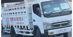 Tangkapan layar truk milik Koperasi Desa Merah Putih (Kopdes) mengangkut barang dari gudang distribusi Indomaret di Surabaya. (Sumber: X/@kalistohenituse)