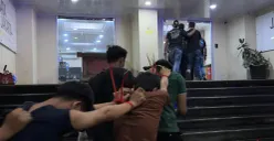 Polda Metro Jaya menangkap delapan pelaku tindak kejahatan penjambretan yang kerap beraksi di Jakarta dan sekitarnya. (Sumber: Poskota/ Ali Mansur)