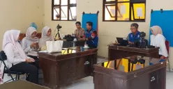 Disdukcapil Kabupaten Bekasi melaksanakan perekaman e-KTP penduduk berusia 17 tahun bagi peserta didik SMA/SMK/MA sederajat. (Sumber: Dok. Diskominfosantik Bekasi)