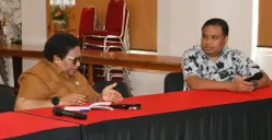 Wamendagri Ribka Haluk membahas SK Tanggap Darurat Konflik Sosial dan Asistensi Penyusunan Regulasi Penanganan Konflik Adat di Kantor Gubernur Papua Pegunungan, Selasa, 19 Mei 2026. (Sumber: Dok. Kemendagri)
