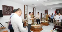 Potret Mendagri, Tito Karnavian dalam Kegiatan Kolaborasi Program Pembiayaan Perumahan dan Pemberdayaan Ekonomi Rakyat di Kantor Gubernur Nusa Tenggara Barat (NTB), Selasa, 19 Mei 2026. (Sumber: Puspen Kemendagri)