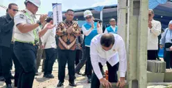 Plt. Bupati Bekasi Asep Surya Atmaja mendampingi Menteri Imigrasi dan Pemasyarakatan, Agus Andrianto, meluncurkan program hunian layak bagi ASN Selasa,  19 Mei 2026. (Sumber: Pemkab Bekasi)