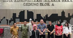 Kegiatan bertajuk MOPI atau Ngobrol Bareng Forkopimko yang digelar bersama unsur pemerintah, TNI, Polri hingga DPRD DKI Jakarta di Kantor Pemkot Jakbar, Kembangan, Jumat, 22 Mei 2026. (Sumber: Poskota/Pandi Ramedhan)