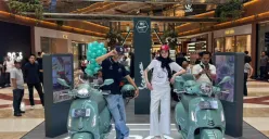 Vespa 80 tahun Anniversary Edition hadir perdana di Indonesia melalui Exclusive Vespa Mall Exhibition di PIM 2. (Sumber: Poskota/Aldi Harlanda Irawan)