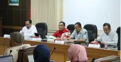 Pemerintah Kabupaten Bekasi menggelar rapat persiapan penertiban pajak air tanah dalam rangka sinergitas optimalisasi Pendapatan Asli Daerah (PAD) di Ruang Rapat Mamun Nawawi, Gedung Bupati Bekasi lantai 2, Jumat 29 Mei 2026. (Sumber: Pemkab Bekasi)