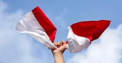 Upacara Hari Sumpah Pemuda 2026 dijadwalkan berlangsung pada 28 Oktober pukul 08.00 waktu setempat. Sekolah dan instansi dapat menggunakan pedoman Kemenpora sebagai acuan pelaksanaan. (Sumber: Wikimedia Commons)
