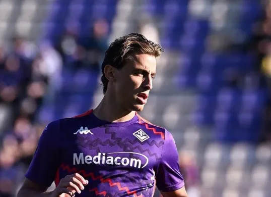 Edoardo Bove dikabarkan harus memakai alat bantu jantung. (Sumber: Instagram/@acffiorentina)