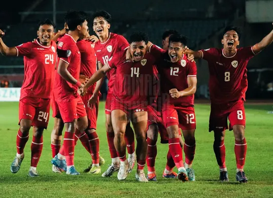 Selebrasi para pemain Timnas Indonesia setelah Asnawi Mangkualam mencetak gol ke gawang Myanmar di laga pertama Piala AFF 2024. (Sumber: Instagram @timnasindonesia)