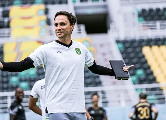 Paul Munster terancam dipecat Persebaya. (Sumber: persebaya.id)