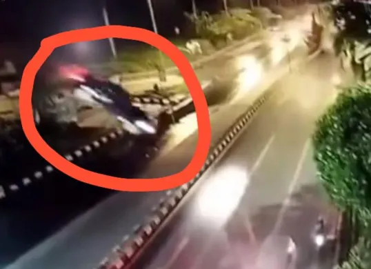 Rekaman detik-detik Mobil BMW terjun bebas dari Tol Krian-Gresik (Sumber: Tangkapan Layar Instagram @gas24jam)