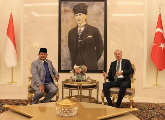 Kunjungan Presiden Prabowo ke Turkiye bertemu dengan Presiden Erdogan jajaki perjanjian bilateral. (Sumber: X/@prabowo)