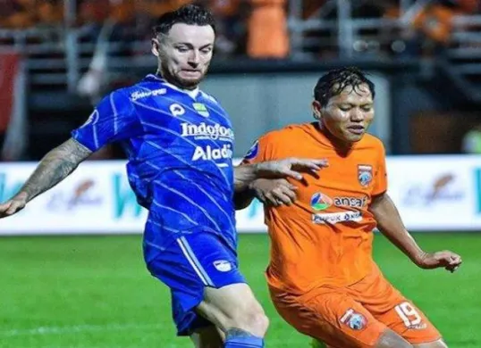 Persib Bandung berpeluang besar menjadi juara Liga 1 2024/2025 jika mampu mengamankan 12 poin dari empat laga tersisa. (Sumber: Instagram/Borneo FC)