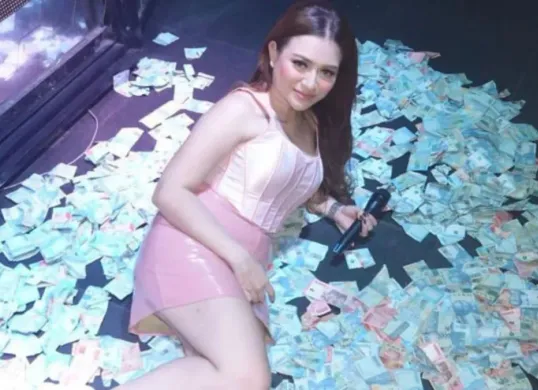 Nathalie Holscher Tampil Sebagai DJ: Berapa Tarif Sekali Manggung? (Sumber: Instagram)