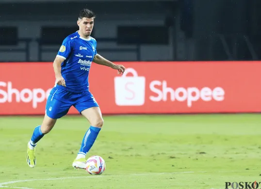 Setelah resmi berpisah dengan Persib, Nick Kuipers dikabarkan sudah mendapat tawaran dan bakal berseragam Dewa United di musim depan. (Sumber: Poskota/Ade Mamad)