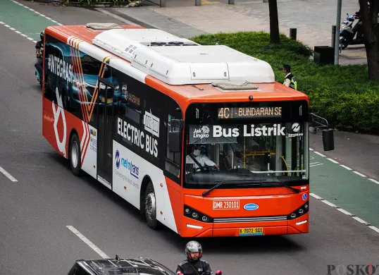 Info terbaru! Nikmati gratis naik transportasi umum dan potongan denda pajak di HUT Jakarta 2025. Ada juga festival budaya Betawi seru di CFD dan Bundaran HI. (Sumber: Poskota/Bilal Nugraha Ginanjar)