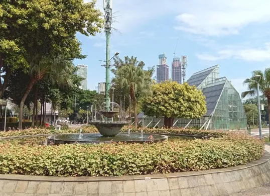 Suasana Taman Menteng di Jakarta Pusat yang dibuka selama 24 jam. (Sumber: Poskota/Nurpini Aulia Rapika)