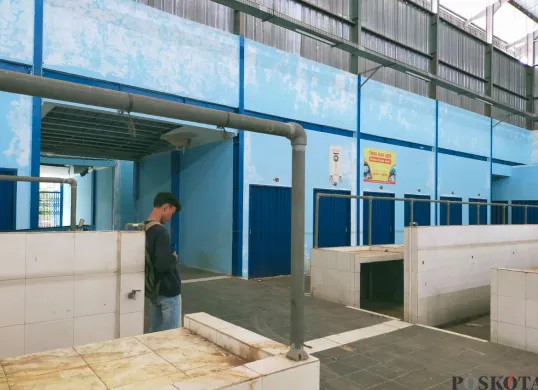 Bangunan Pasar Cipanas Baru di Kecamatan Cipanas, Kabupaten Lebak, yang kondisinya terbengkalai. (Sumber: Poskota/Samsul Fatoni)