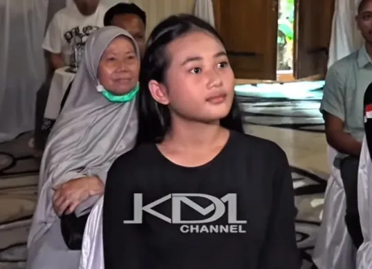 Remaja perempuan, Aura Cinta yang debat dengan Gubernur Jawa Barat, Dedi Mulyadi soal wisuda.
(Sumber: Instagram/@dedimulyadi71)