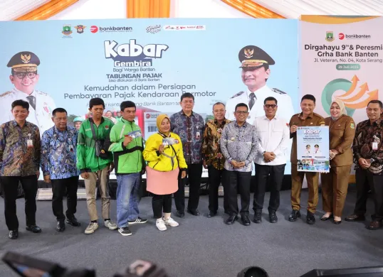Gubernur Banten Andra Soni meresmikan program Tabungan Pajak Kendaraan Bermotor (TPKB) bersamaan dengan peresmian Gedung Grha Bank Banten. (Sumber: Dok. Pemprov Banten)