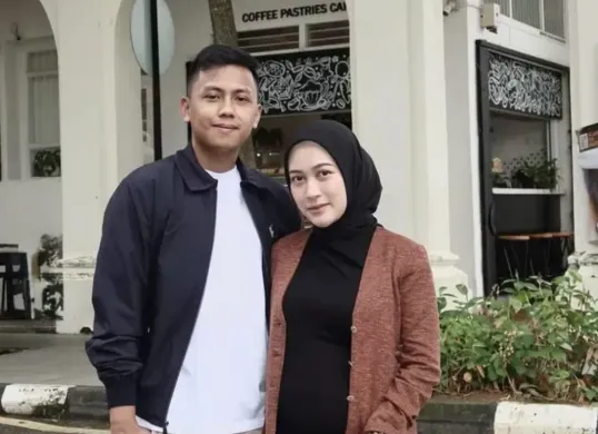 Kalimasada, sosok viral yang dulunya dikenal dari kabar kontroversial masa kecil, kini dikenal sebagai mitra Timothy Ronald di bidang edukasi kripto. (Sumber: TikTok/@kalimasada_official)