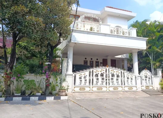 Kediaman Hasto Kristiyanto di Taman Villa Kartini Blok G3 Nomor 18, Kelurahan Margahayu, Kecamatan Bekasi Timur, Kota Bekasi, tampak sepi seusai amnesti diberikan Presiden, Jumat, 1 Agustus 2025. (Sumber: Poskota/Nurpini Aulia Rapika)