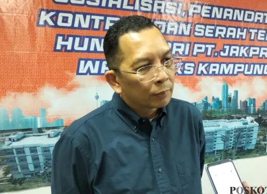 Direktur Bisnis PT Jakarta Propertindo (Jakpro), I Gede Adi Adnyana saat diwawancarai awak media, Jumat, 1 Agustus 2025. (Sumber: Poskota/Muhammad Tegar Jihad)