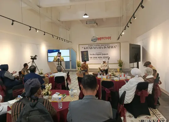KITAB MA HA IS MA YA dibacakan dalam acara spiritual selama 20 jam nonstop di Antara Heritage Center, Jakarta Pusat, Sabtu, 2 Agustus 2025. (Sumber: POSKOTA)