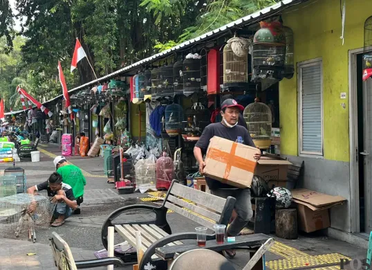Situasi lokasi sementara Pasar Barito, Kebayoran Baru, Jakarta Selatan, Sabtu, 2 Agustus 2025. (Sumber: POSKOTA | Foto: M Tegar Jihad)