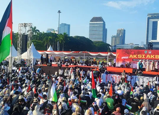 Suasana aksi bela Palestina di kawasan Monas, Gambir, Jakarta Pusat, Minggu, 3 Agustus 2025. (Sumber: POSKOTA | Foto: Ali Mansur)