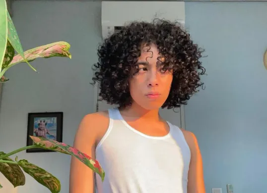Putra pasangan Dee Lestari dan Marcell Siahaan, Keenan Avalokita Kirana yang menyabet juara Performative Male Contest Competition Jakarta 2025. (Sumber: Instagram/@keenahrah)