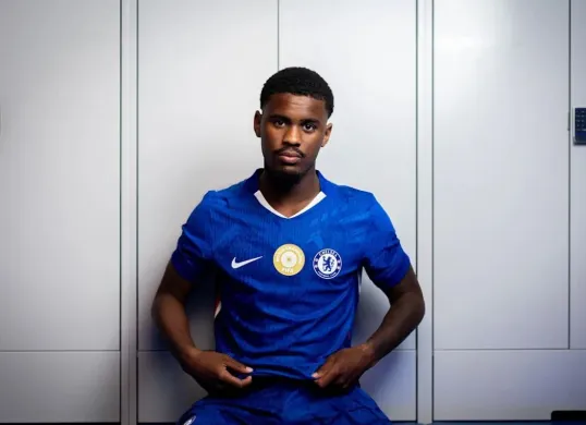 Jorrel Hato direkrut Chelsea dari Ajax dengan harga fantastis. (Sumber: chelseafc.com)