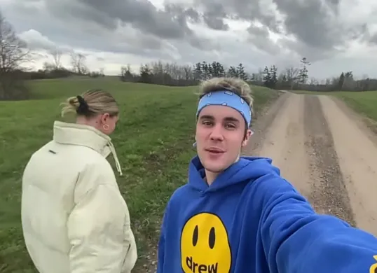 Lirik lagu Stuck With You dari Ariana Grande ft Justin Bieber. (Sumber: YouTube/Aria Grande)