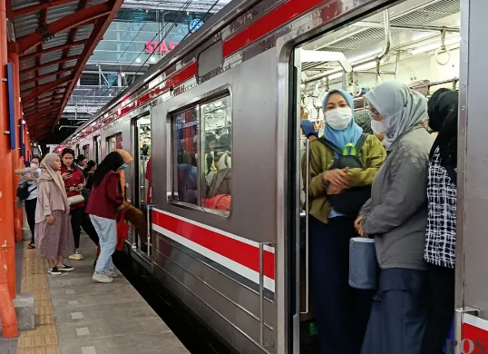 Suasana di Stasiun Bekasi pada Senin, 4 Agustus 2025. (Sumber: POSKOTA | Foto: Nurpini Aulia Rapika)
