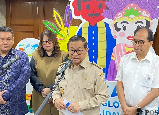 Gubernur Jakarta, Pramono Anung, saat menyampaikan pernyataan kepada awak media di Balai Kota DKI Jakarta, Selasa, 5 Agustus 2025. (Sumber: POSKOTA | Foto: M Tegar Jihad)