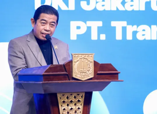 Ketua DPRD Provinsi DKI Jakarta Khoirudin menghadiri workshop (lokakarya) bertema ‘Mempercepat Transisi ke Bus Listrik’. Kegiatan itu digelar di Ruang Pola Lantai 2, Balaikota DKI Jakarta. (Sumber: Dok. Sekretariat DPRD DKI)