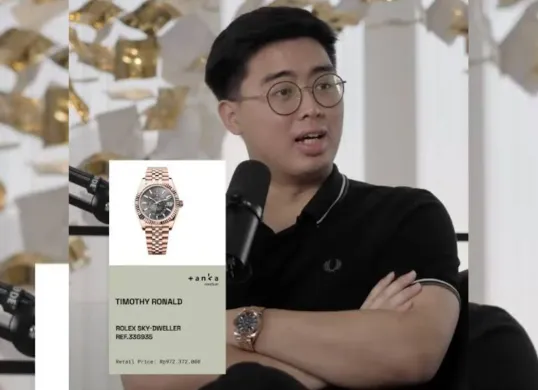 Timothy Ronald mengenakan jam tangan mewah merek Rolex. (Sumber: TikTok)