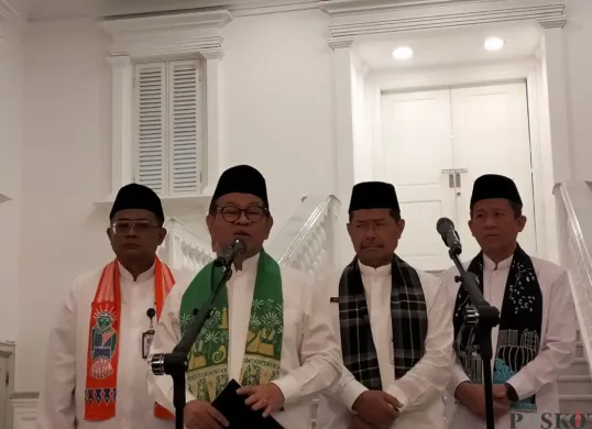 Gubernur Jakarta, Pramono Anung di hadapan awak media di Balai Kota Jakarta, Jakarta Pusat, Jumat, 8 Agustus 2025. (Sumber: Poskota/Muhammad Tegar Jihad)