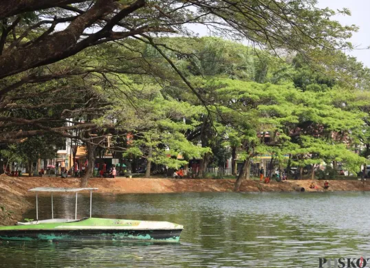 Suasana Dermaga Danau Duta Harapan di Kelurahan Harapan Baru, Kecamatan Bekasi Utara, yang baru diresmikan, Jumat, 8 Agustus 2025. (Sumber: Poskota/Nurpini Aulia Rapika)