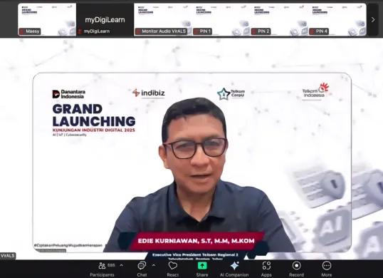 EVP Telkom Regional II Edie Kurniawan memberikan sambutan pada acara peluncuran program Kunjungan Industri Digital 2025. (Sumber: Dok. Telkom)
