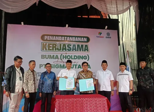 Penandatanganan kerja sama GP Ansor dan perusahaan BUMN di bidang perlindungan konstruksi dan bangunan di Citeureup, Kabupaten Bogor, Jumat, 8 Agustus 2025. (Sumber: Poskota/Giffar Rivana)