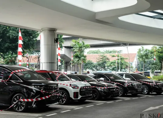 Kejagung Sita Mobil Mewah Yang Diduga Milik Riza Chalid