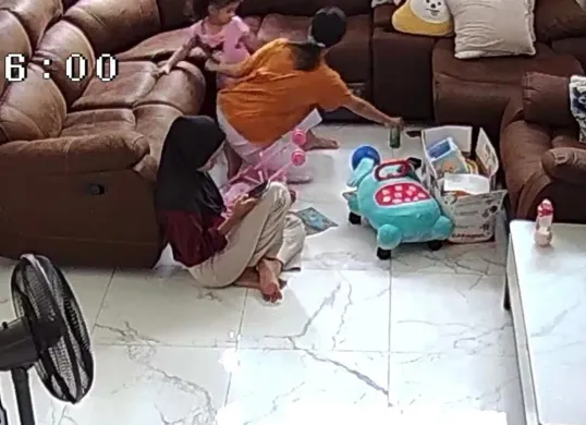 Anak pasangan Afifah Riyad dan Derry Fransakti, yang bernama Victory Ravensun F, diduga menjadi korban kekerasan oleh baby sitter (Sumber: Instagram/@afifahriyad)