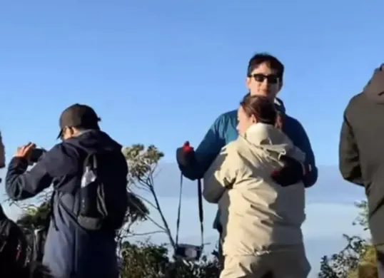 Potret Kebersamaan Amanda Manopo dan Kenny Austin di Gunung Merbabu Viral, Netizen Spekulasi Soal Asmara (Sumber: tiktok/@_nunuu9)