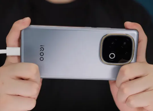 Spesifikasi iQOO Z10 turbo plus (Sumber: YouTube/WHYLAB)