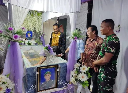 4 orang ditetapkan sebagai tersangka dalam kasus kematian prajurit muda TNI AD Batalyon TP 834 Wakanga Mere, Nagekeo, Nusa Tenggara Timur, Prada Lucky Namo. (Sumber: X/@KakekHalal)