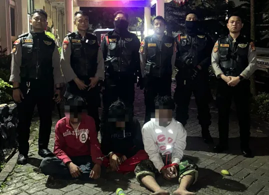 Petugas kepolisian kembali menangkap sejumlah pemuda yang diduga akan melakukan aksi tawuran di Jalan Letjend Suprapto, Kemayoran, Jakarta Pusat. (Sumber: Dok Polres Jakarta Pusat)