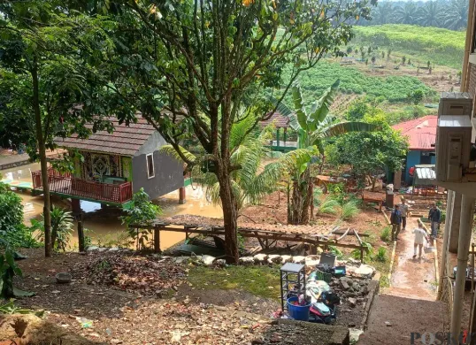 Kondisi Rumah Qur'an Umar bin Khattab, Kampung Bogor Hilir, Kelurahan Bojong, Kecamatan Kemang, Kabupaten Bogor, seusai diterjang banjir, Senin, 11 Agustus 2025. (Sumber: Poskota/Giffar Rivana)