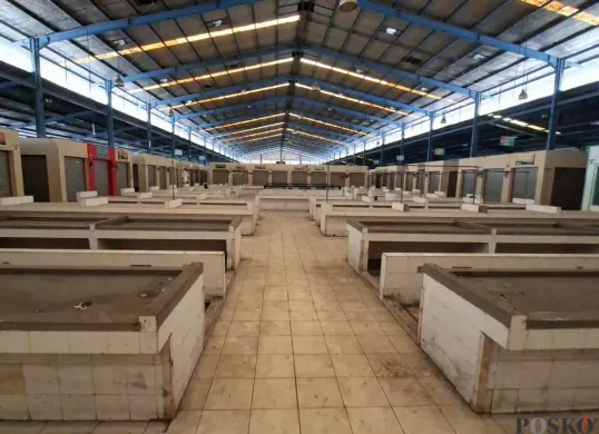Kondisi lapak di Pasar Segar, Jalan Tole Iskandar, Sukmajaya, Kota Depok, Senin, 11 Agustus 2025. (Sumber: Poskota/Angga Pahlevi)