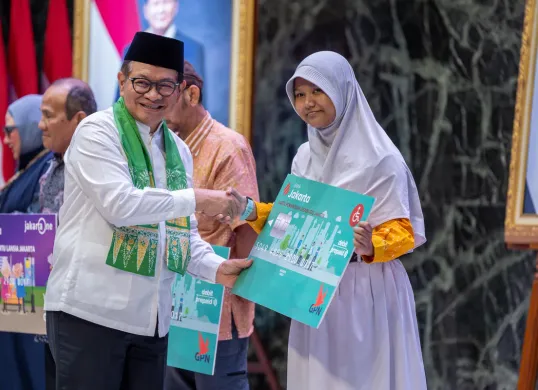 Gubernur Jakarta Pramono Anung lewat bank Jakarta Distribusikan Bansos Pemenuhan Kebutuhan Dasar (PKD) kepada total 56.351 orang penerima baru di 5 wilayah DKI Jakarta dan kepulauan seribu. (Sumber: Dok. Bank Jakarta)