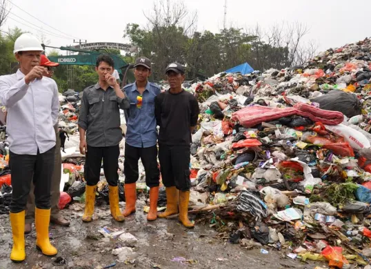 Wakil Bupati Bogor, Jaro Ade saat mengunjungi TPAS Galuga, Kecamatan Cibungbulang, Kabupaten Bogor. (Sumber: Dok Pemkab Bogor)